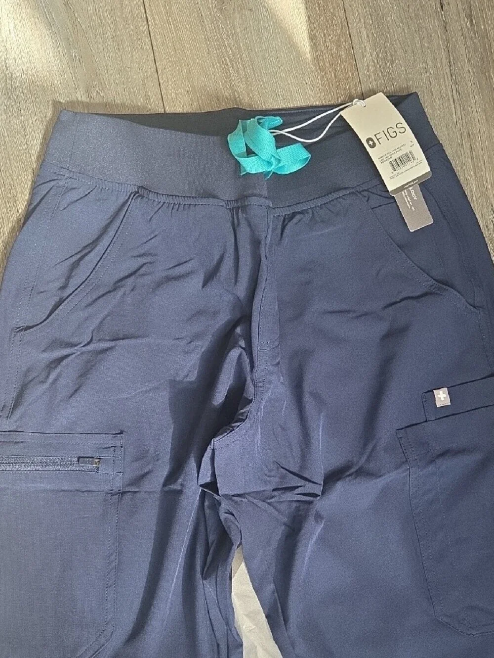 Figs cargo scrub